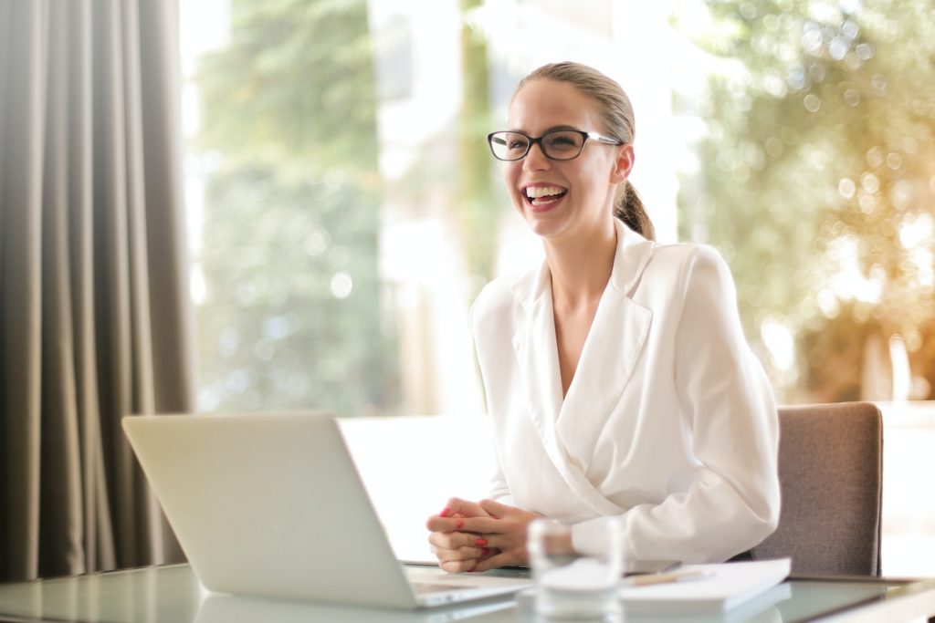 women-laughing-in-office