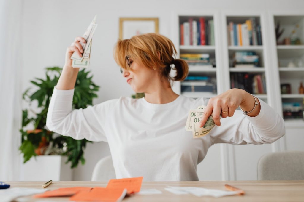 how-can-women-save-more-money